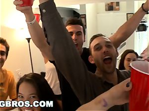 BANGBROS - How to toss a pulverizing college party right