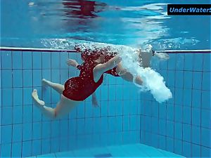 2 steamy teens underwater